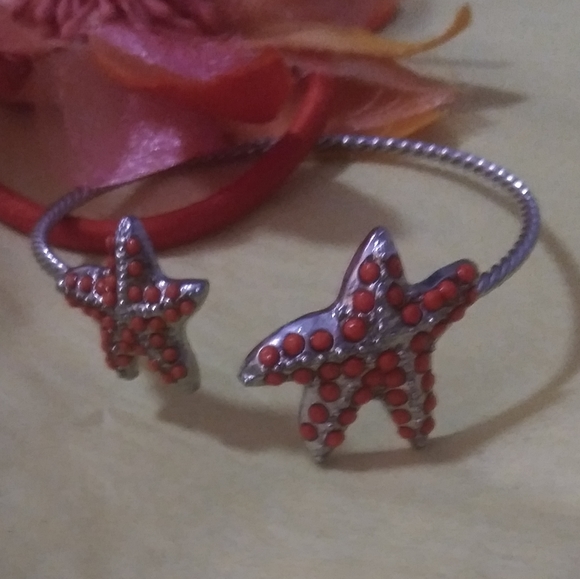 Children Adjustable Orange Starfish Bracelet. - Picture 6 of 6